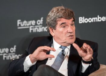 El gobernador del Banco de España, José Luis Escrivá, interviene durante el foro de Bloomberg "Futuro de las Finanzas: Perspectivas Económicas de España 2025", a 8 de octubre de 2025, en Madrid (España). En el foro se ha debatido sobre las últimas perspecDiego Radamés - Europa Press