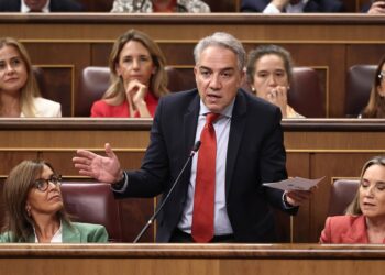 El vicesecretario de coordinación autonómica del PP, Elías Bendodo, interviene durante una sesión de Control al Gobierno, en el Congreso de los Diputados, a 7 de octubre de 2025, en Madrid (España). Eduardo Parra - Europa Press
