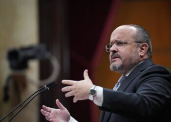 El presidente del PP de Catalunya, Alejandro Fernández, durante la segunda jornada del Debate de Política General, en el Parlament de Catalunya, a 8 de octubre de 2025David Zorrakino - Europa Press
