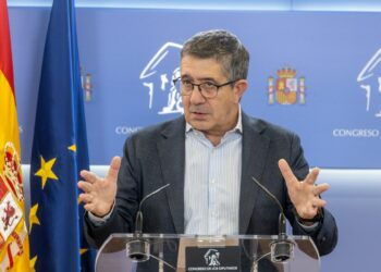 El portavoz del PSOE en el Congreso, Patxi López, durante una rueda de prensa posterior a la Junta de Portavoces, en el Congreso de los Diputados, a 1 de octubre de 2025, en Madrid (España).Ananda Manjón - Europa Press