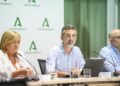 El consejero de Agricultura, Pesca, Agua y Desarrollo Rural, Ramón Fernández-Pacheco (c) durante la reunión. A 07 de octubre de 2025, en Sevilla (Andalucía, España). María José López - Europa Press