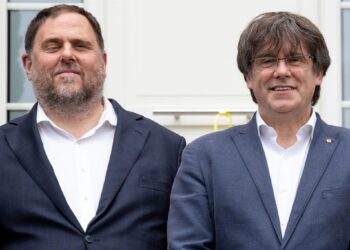 Archivo - El exvicepresidente y líder de ERC, Oriol Junqueras (i), y el expresidente de la Generalitat y líder de Junts, Carles Puigdemont.Europa Press - Archivo