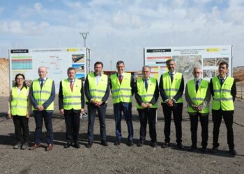 El presidente del Gobierno, Pedro Sánchez, acompañado por el ministro de Transportes y Movilidad Sostenible, Óscar Puente, visita las obras del primer tramo de la autovía A-58MINISTERIO DE TRANSPORTES
