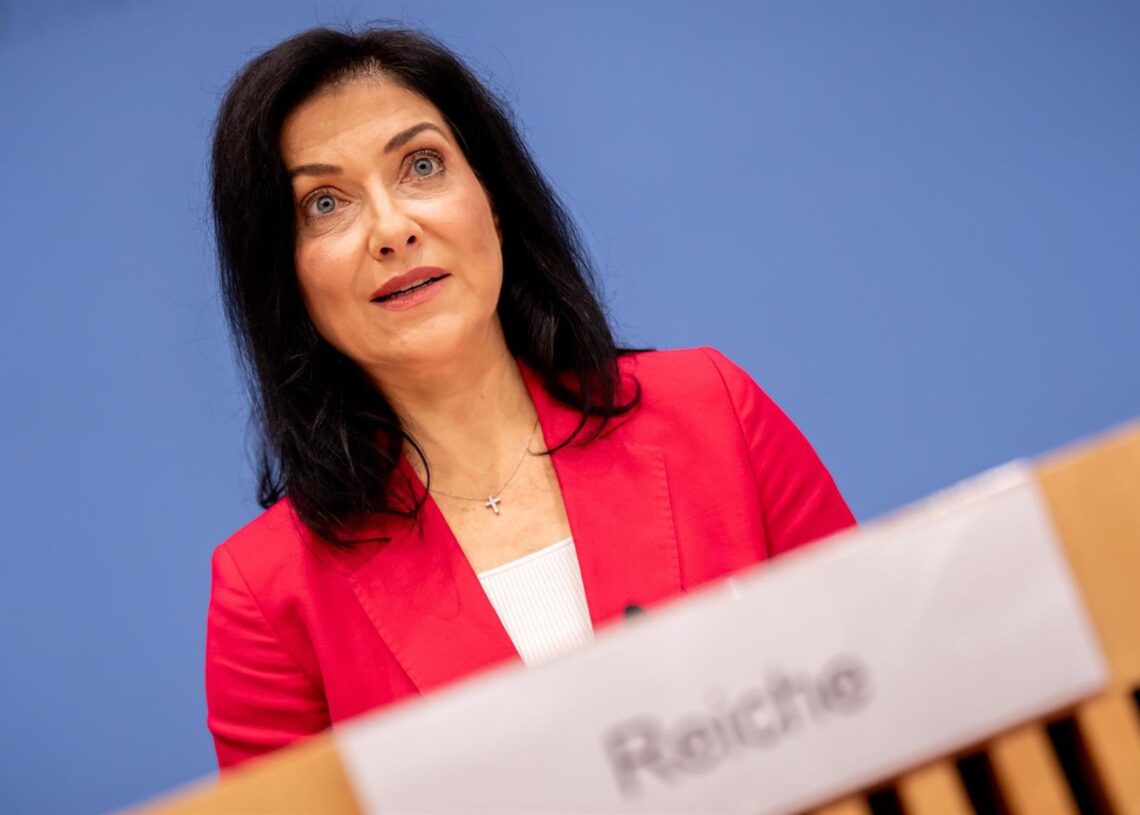08 October 2025, Berlin: Katherina Reiche, German Minister for Economic Affairs and Energy, attends the presentation of the Federal Government's Autumn Projection 2025 on economic development in the economy. Photo: Michael Kappeler/dpaMichael Kappeler/dpa