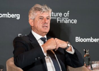 El consejero delegado de Cellnex Telecom, Marco Patuano, interviene durante el foro de Bloomberg "Futuro de las Finanzas: Perspectivas Económicas de España 2025", a 8 de octubre de 2025, en Madrid (España). Diego Radamés - Europa Press