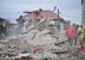 Los servicios de emergencia registran los escombros de un inmueble destruido por un ataque ruso en LeópolisEuropa Press/Contacto/Pavlo Palamarchuk
