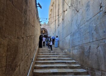 Archivo - Musulmanes palestinos en la mezquita de Ibrahim en la ciudad cisjordana de HebrónEuropa Press/Contacto/Mamoun Wazwaz - Archivo