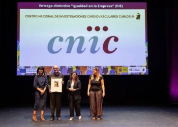 Igualdad otorga al CNIC un distintivo para reconocer el desarrollo de políticas igualitarias dentro de su estructuraCNIC