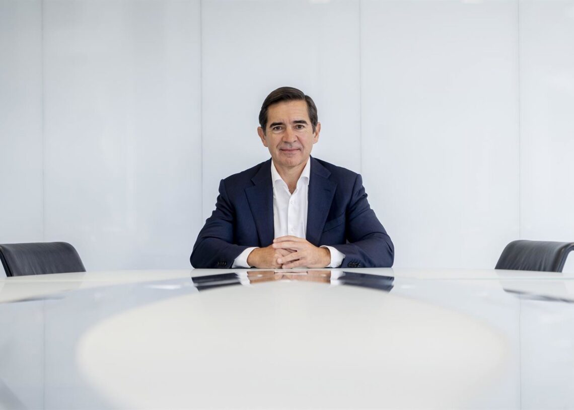 El presidente del BBVA, Carlos Torres Vila, durante una entrevista para Europa Press, en el edificio ‘La Vela’, en la ciudad del BBVA, a 8 de octubre de 2025, en Madrid (España). Alberto Ortega - Europa Press