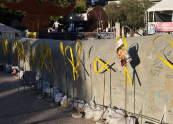 Réplica de un túnel en Tel Aviv en memoria de los rehenes en la Franja de GazaEuropa Press/Contacto/Gilles Bader