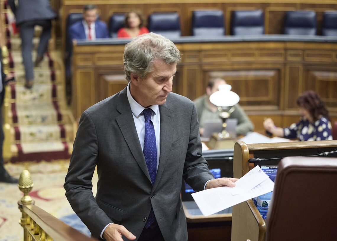 El presidente del Partido Popular, Alberto Núñez Feijóo, durante una sesión plenaria, en el Congreso de los Diputados, a 7 de octubre de 2025, en Madrid (España).Jesús Hellín - Europa Press