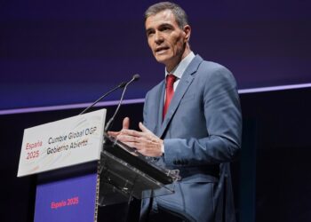 El presidente del Gobierno, Pedro Sánchez, durante la inauguración de la IX Cumbre Global de la Alianza de Gobierno Abierto (OGP) 2025, en el Palacio de Congresos Europa, a 7 de octubre de 2025, en Vitoria-Gasteiz, Álava, País Vasco (España)Carlos González - Europa Press