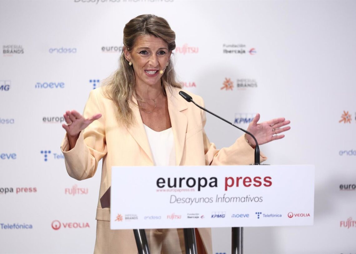 La vicepresidenta segunda del Gobierno y ministra de Trabajo y Economía Social, Yolanda Díaz, protagoniza un desayuno informativo de Europa Press en el NH Collection Eurobuilding, a 9 de octubre de 2025 en Madrid (España).Eduardo Parra - Europa Press