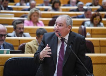 El ministro de Industria y Turismo, Jordi Hereu, y la ministra de Educación, Formación Profesional y Deportes, Pilar Alegría, durante una sesión de control al Gobierno, en el Senado, a 7 de octubre de 2025, en Madrid (España)Fernando Sánchez - Europa Press