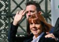 Gisèle Pelicot llega junto a su hijo al tribunal donde se estudia el recurso de uno de los hombres condenados por violarlaChristophe Simon/AFP/dpa