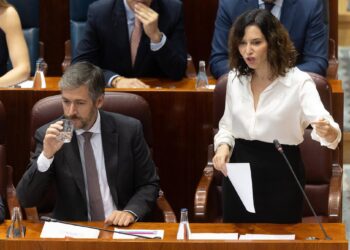 La presidenta de la Comunidad de Madrid, Isabel Díaz Ayuso, interviene durante un pleno en la Asamblea de Madrid.Eduardo Parra - Europa Press