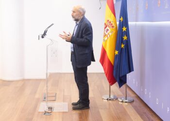 El diputado del BNG Néstor Rego durante una rueda de prensa anterior a la Junta de Portavoces, en el Congreso de los Diputados, a 7 de octubre de 2025, en Madrid (España).Eduardo Parra - Europa Press