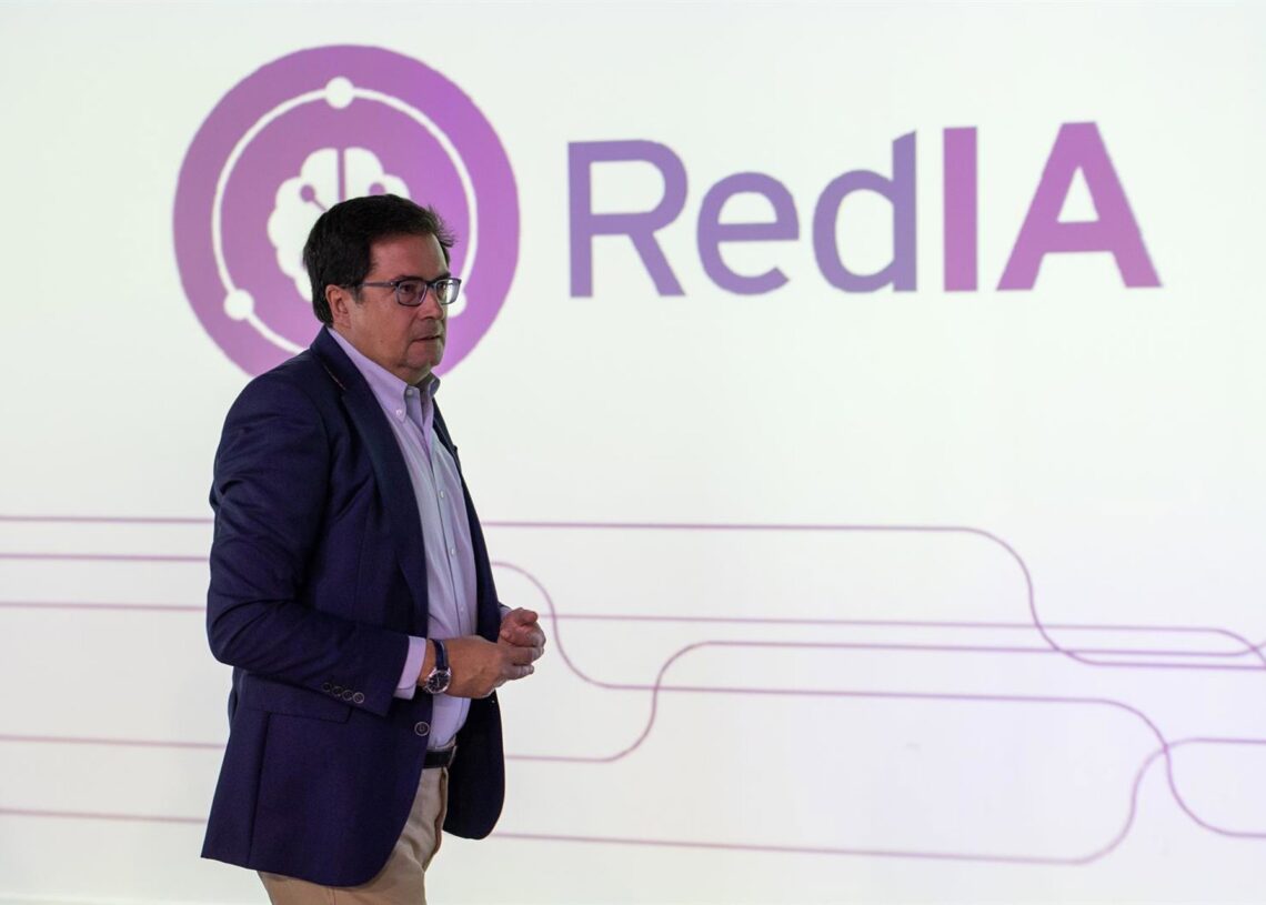Archivo - El ministro para la Transformación Digital y de la Función Pública, Óscar López, inaugura el acto de presentación de las iniciativas RedIA y RedIA salud, en el Espacio Ventas, a 17 de julio de 2025, en Madrid (España). Estas iniciativas están deAlejandro Martínez Vélez - Europa Press - Archivo