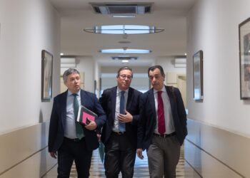 Archivo - El secretario general del PP de Madrid, Alfonso Serrano (c), llega a la Comisión de Investigación sobre el ‘caso Koldo’, en el Senado, a 29 de enero de 2025, en Madrid (España). Ricardo Rubio - Europa Press - Archivo