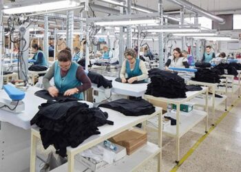 Archivo - Trabajadoras de la industrial del textil y la confecciónUGT FICA - Archivo