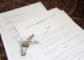 Archivo - Unas llaves sobre un contrato de compraventa de vivienda.Eduardo Parra - Europa Press - Archivo