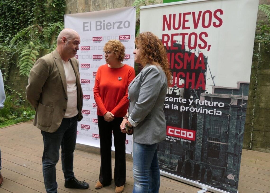 El secretario general de CCOO, Unai Sordo, y la secretaria autonómica, Ana Fernández de los Muros, atienden a los medios con motivo de asamblea de delegados del sindicato en Ponferrada (León)CCOO