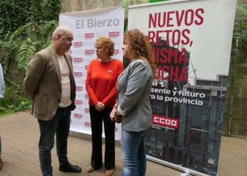 El secretario general de CCOO, Unai Sordo, y la secretaria autonómica, Ana Fernández de los Muros, atienden a los medios con motivo de asamblea de delegados del sindicato en Ponferrada (León)CCOO