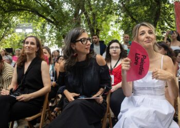 Archivo - La relatora especial de las Naciones Unidas sobre los territorios palestinos, Francesca Albanese, y la vicepresidenta segunda y ministra de Trabajo y Economía Social, Yolanda Díaz,  a 23 de junio de 2025, en Madrid (España).Alejandro Martínez Vélez - Europa Press - Archivo