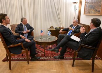 El primer ministro de Israel, Benjamin Netanyahu, se reúne con el enviado especial estadounidense para Oriente Próximo, Steve Witkoff, y con el yerno del presidente, Jared KushnerOFICINA DEL PRIMER MINISTRO DE ISRAEL