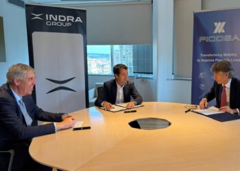 El presidente ejecutivo de Indra Group, Ángel Escribano, y Javier Pujol, consejero de Ficosa Inversión.INDRA