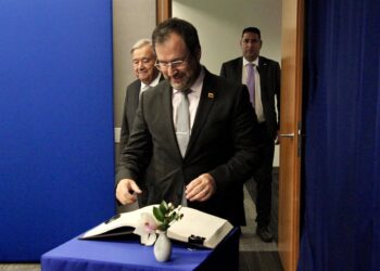 Archivo - El ministro de Exteriores venezolano, Yván Gil, en un encuentro con el secretario general de Naciones Unidas, António GuterresEuropa Press/Contacto/Niyi Fote - Archivo