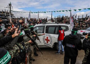 Archivo - Entrega de rehenes en febrero al Comité Internacional de Cruz Roija (CICR)Abed Rahim Khatib/dpa - Archivo