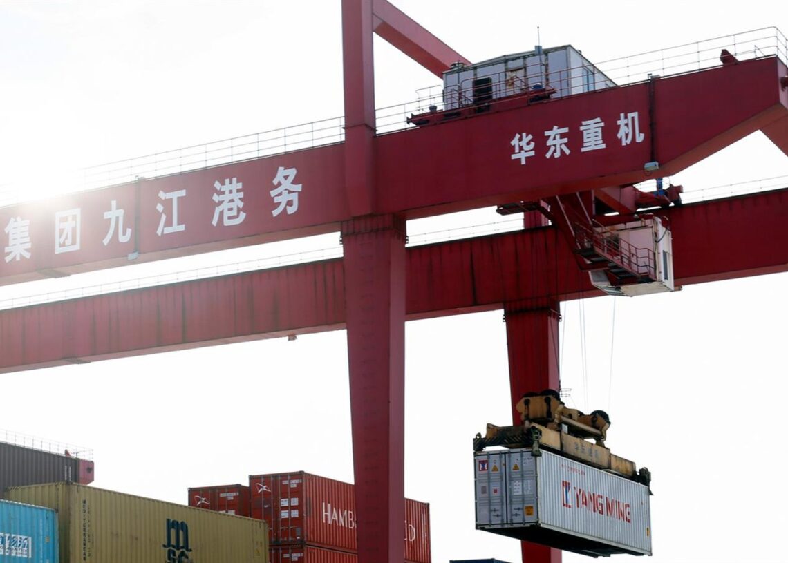 Archivo - Imagen de un puerto en China.EXTENDA - Archivo
