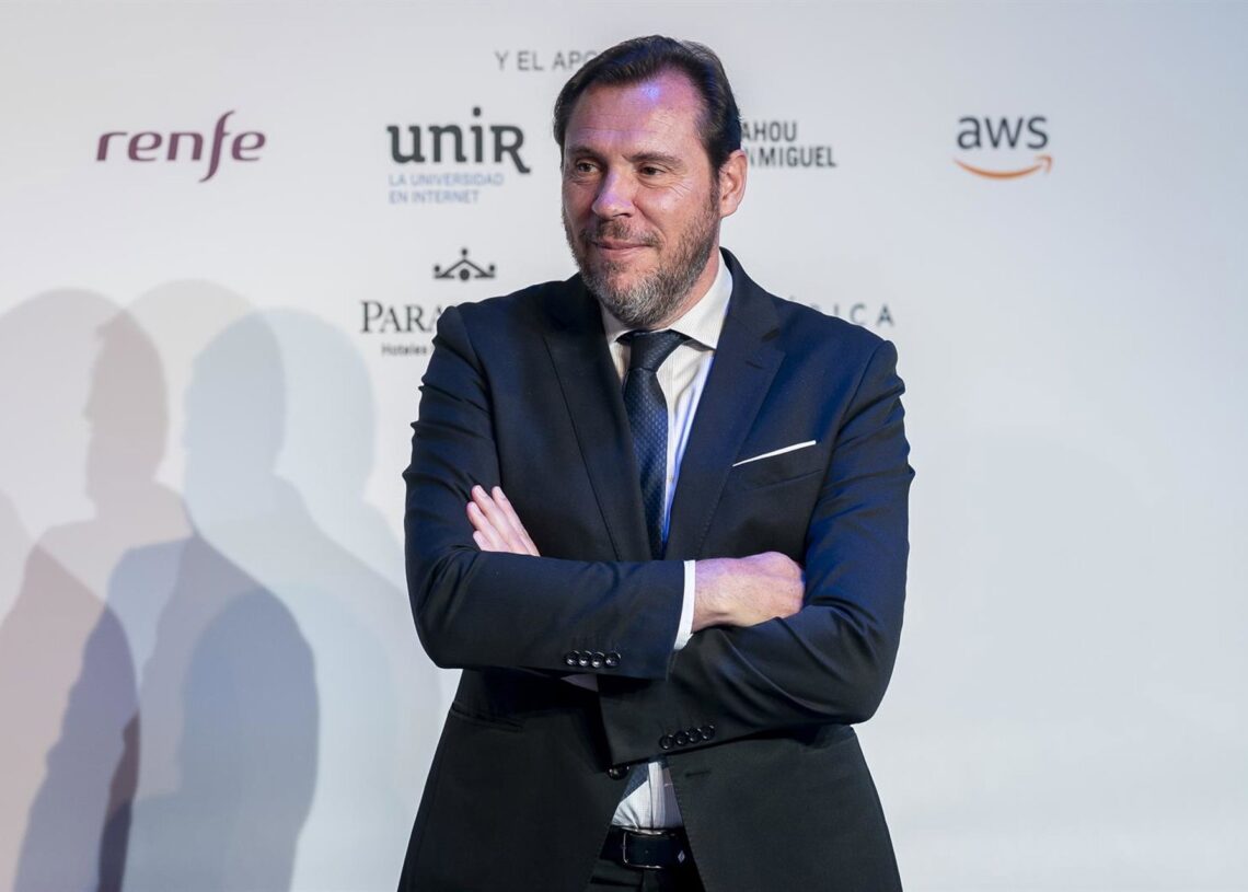 Archivo - El ministro de Transportes y Movilidad Sostenible, Óscar Puente, durante el acto de entrega de los 'III Premios Archiletras de la Lengua', en Casa de América, a 25 de junio de 2024, en Madrid (España). A. Pérez Meca - Europa Press - Archivo