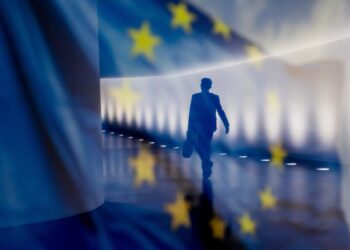 Archivo - 02 July 2020, Berlin: A man is reflected on an EU flag displayed on an information wall as he walks through the underground connection between the Reichstag building and the Paul Loebe House. Photo: Christoph Soeder/dpaChristoph Soeder/dpa - Archivo