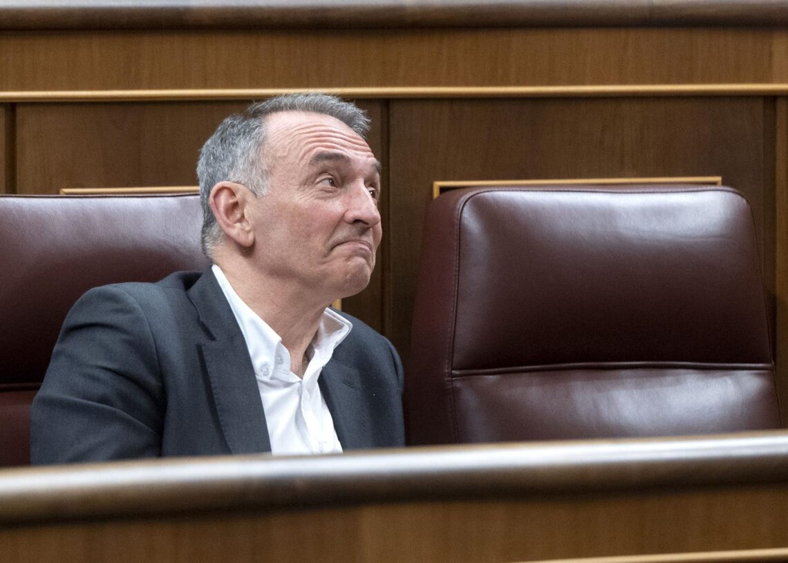 Archivo - El diputado de Sumar Enrique Santiago, durante una sesión plenaria en el Congreso.Alberto Ortega - Europa Press - Archivo