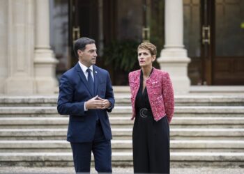 El Lehendakari, Imanol Pradales, recibe a la presidenta de Navarra, María Chivite, en el Palacio de Ajuria Enea, en Vitoria-GasteizGAIZKA UCEDA-IREKIA