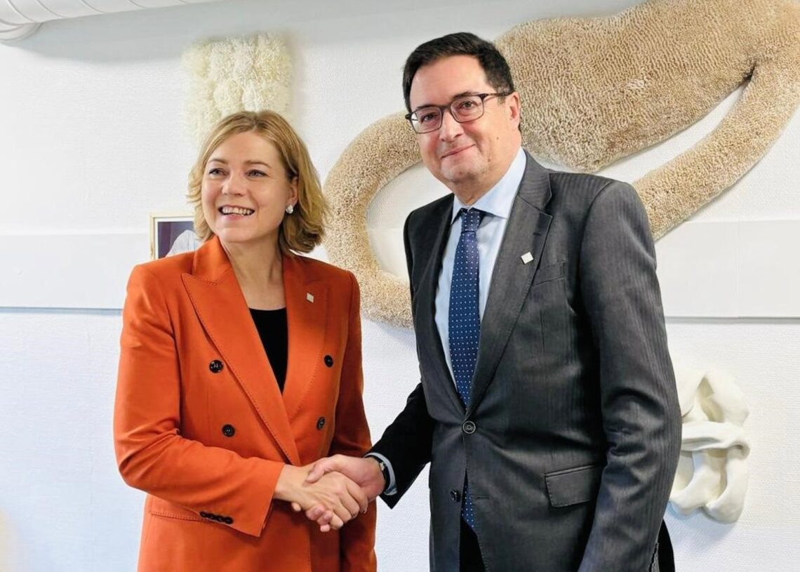 El ministro Óscar López y Henna VirkkunenMINISTERIO DE TRANSFORMACIÓN DIGITAL