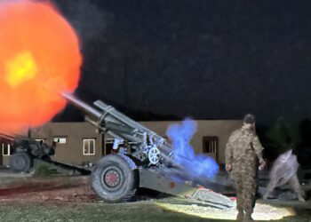 Armamento desplegado por las fuerzas paquistaníes en respuesta a los ataques de Afganistán.EJÉRCITO DE PAKISTÁN