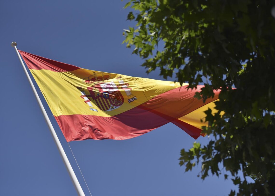 Archivo - Izado de la bandera española durante el acto central conmemorativo del “Día de las Fuerzas Armadas”, a 28 de mayo de 2022, en Huesca, Aragón (España). Verónica Lacasa - Europa Press - Archivo