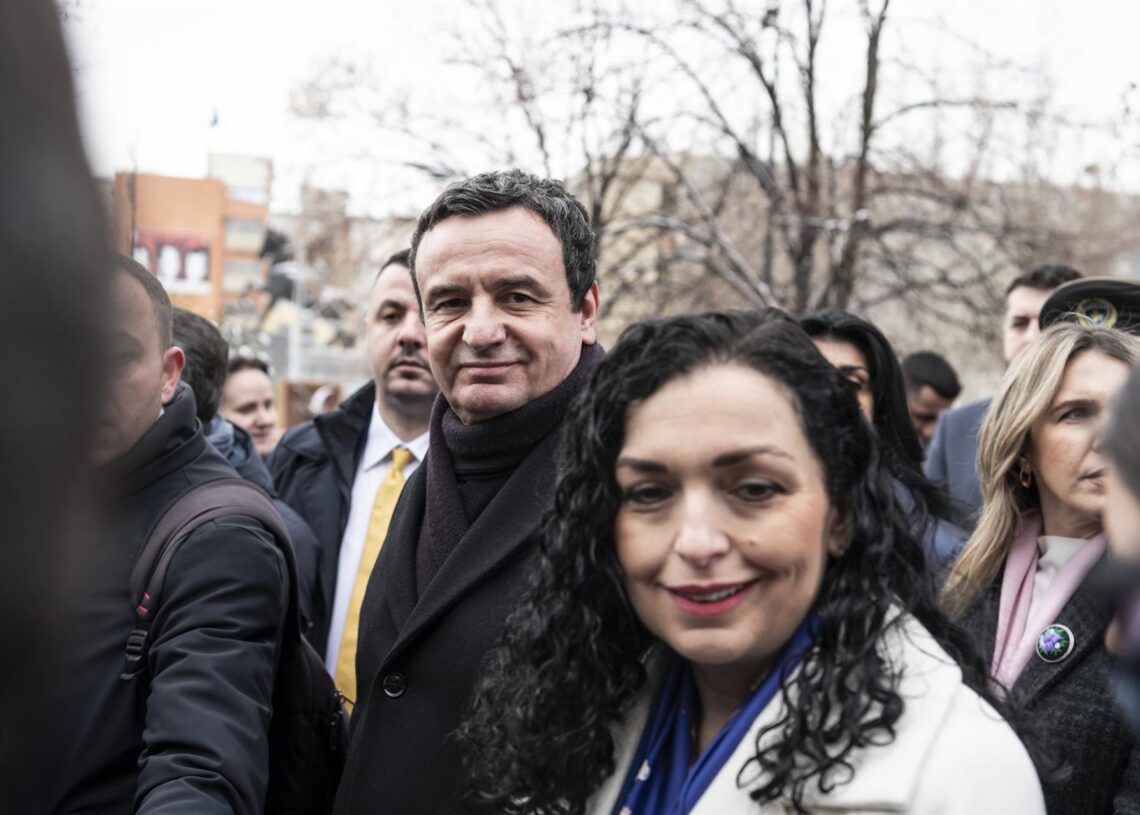 Archivo - El primer ministro de Kosovo, Albin Kurti, y la presidenta de Kosovo, Vjosa OsmaiEuropa Press/Contacto/Matteo Placucci - Archivo