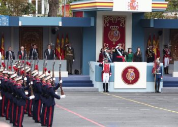 Los reyes Felipe y Letizia, la princesa Leonor y la infanta Sofía, durante el acto solemne de homenaje a la bandera nacional y desfile militar por el 12 de octubre, Día de la Hispanidad, en la Plaza de Cánovas del Castillo,en Madrid (España)Eduardo Parra - Europa Press