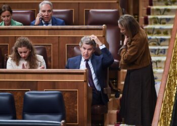 El presidente del PP, Alberto Núñez Feijóo (c), durante una sesión plenaria en el Congreso de los Diputados, a 23 de septiembre de 2025, en Madrid (España).Gustavo Valiente - Europa Press