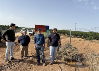 El presidente López Miras visitando una de las carreteras afectadas por las lluvias en San JavierCARM