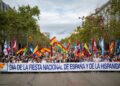 Manifestación por el 12 de octubre de Movimiento Cívico dEspanya i Catalans y Cataluña Suma por España, a 12 de octubre de 2025, en Barcelona, Cataluña (España). Esta movilización sale con el lema 'Capital de la Hispanidad'.Lorena Sopêna - Europa Press