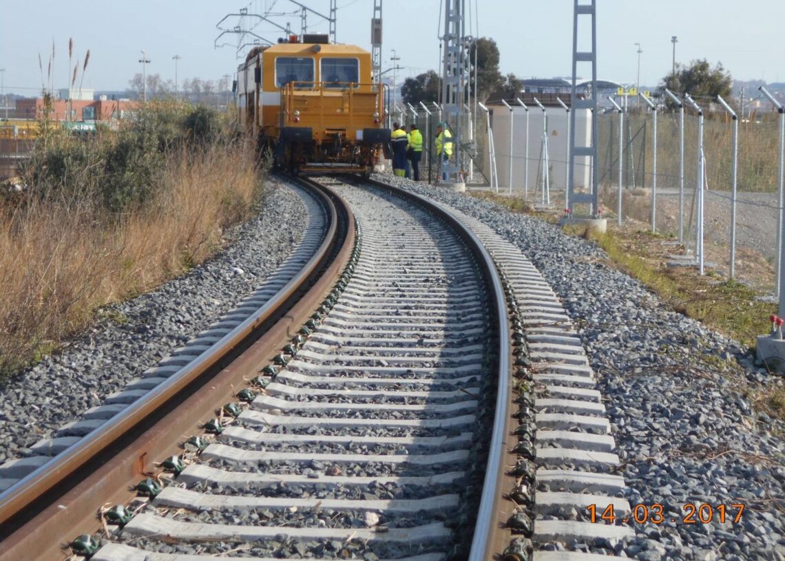 Archivo - Un cnvoy ferroviario en la zona portuaria de TarragonaTARRAGONA - Archivo