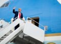 Archivo - El presidente estadounidense, Donald Trump, frente al Air Force One.Europa Press/Contacto/White House - Archivo