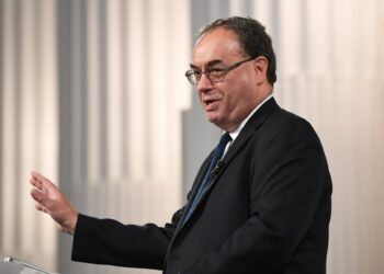 Archivo - 01 July 2021, United Kingdom, London: Bank of England Governor Andrew Bailey speaks at the Financial and Professional Services Address, previously known as the Bankers dinner, at Mansion House. Photo: Stefan Rousseau/PA Wire/dpaStefan Rousseau/PA Wire/dpa - Archivo
