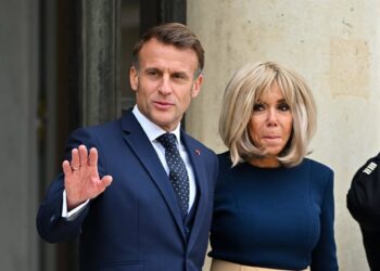 Emmanuel Macron, presidente de Francia, junto a su esposa, Brigitte MacronJulien Mattia/Le Pictorium via Z / DPA