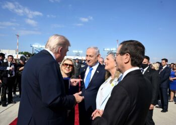 El primer ministro de Israel, Benjamin Netanyahu, recibe en el aeropuerto al presidente de Estados Unidos, Donald TrumpGOBIERNO DE ISRAEL